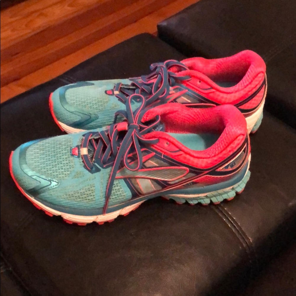 Brooks Ravenna 6 Running Shoes Like New